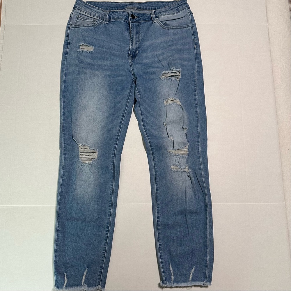 Cropped distressed jeans